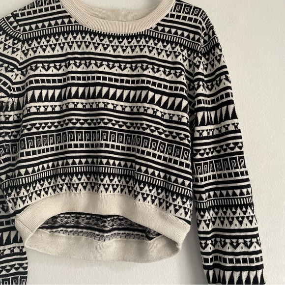 BCBGeneration knitted patterned geometric print sweater in black and white - Picture 4 of 6